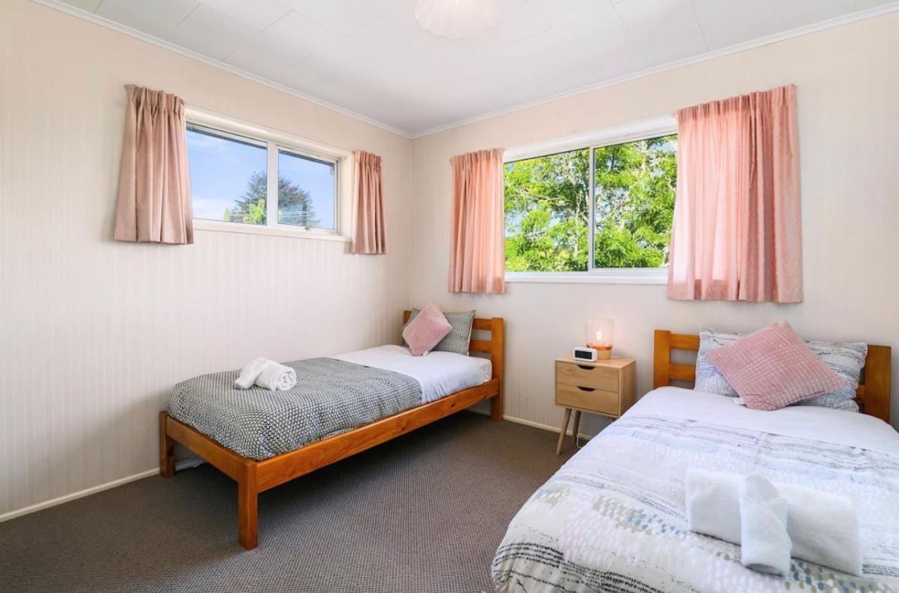 Spacious Utuhina Holiday House Rotorua Extérieur photo